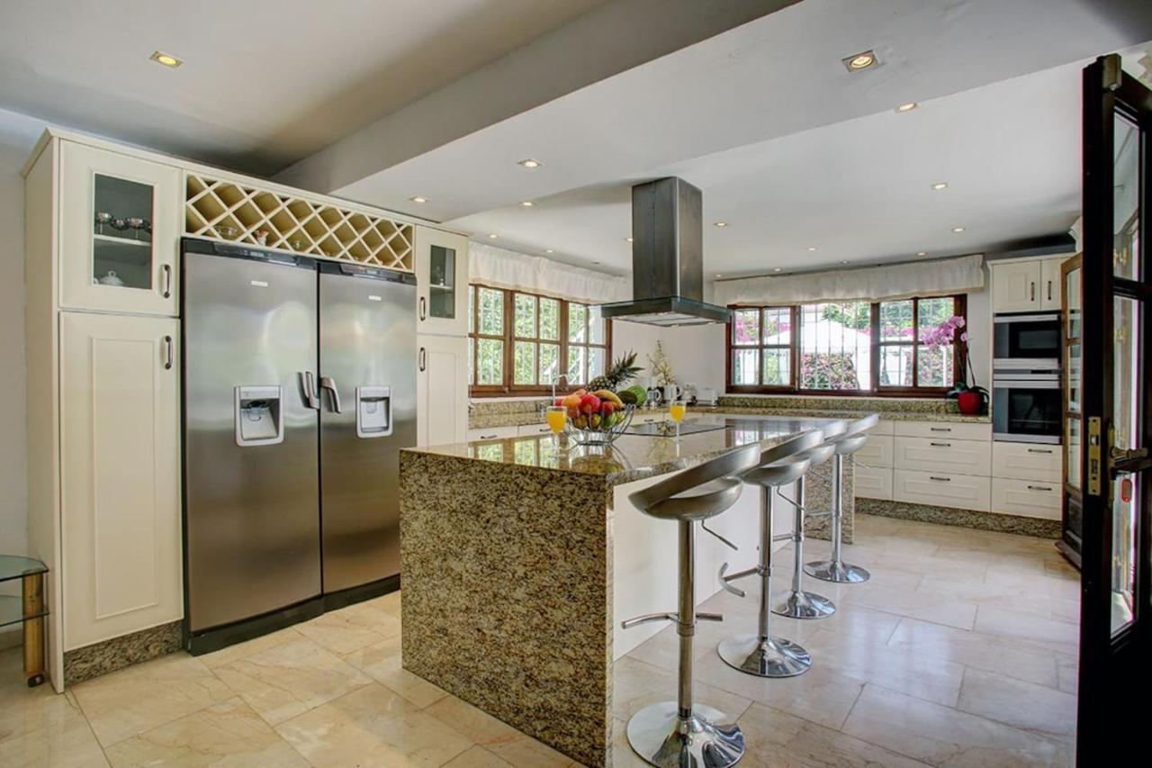 Exclusive Villa Las Palmeras Puerto Banus With Heated Private Swimming Pool, Marbella, Spain Экстерьер фото